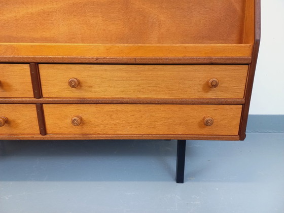 Image 1 of Vintage houten vitrinekast/boekenkast met lades uit de jaren 60.