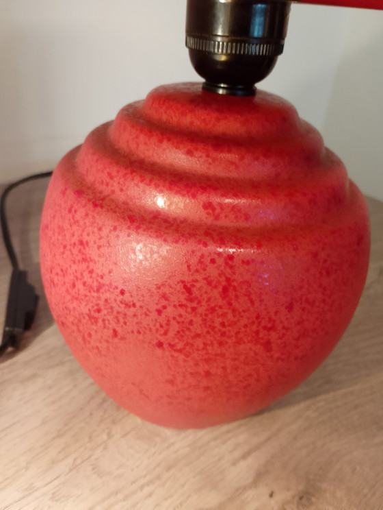 Image 1 of Lampe vintage porcelaine de Bruxelles abat jour fibre de verre excellent état rouge 