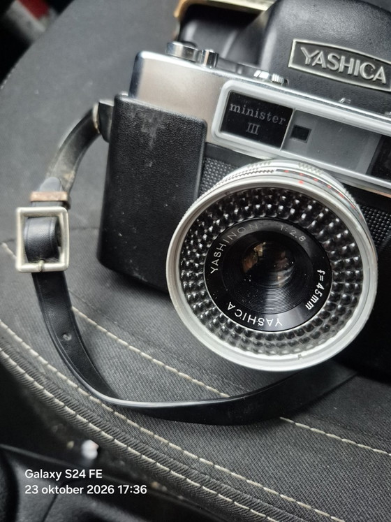 Yashica Fotokamera, Fotografie, Leder, Metall, Schwarz (Foto 3 von 6)