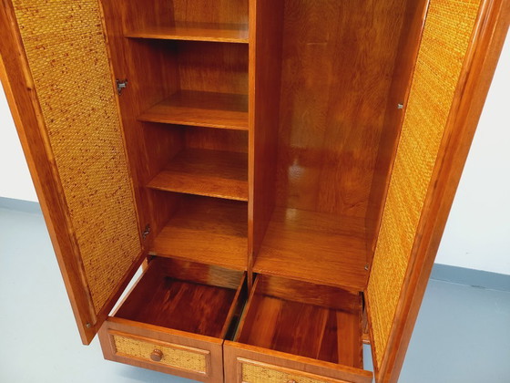 Image 1 of Armadio vintage Maugrion in rattan intrecciato e legno per Roche-Bobois, risalente agli anni '70.