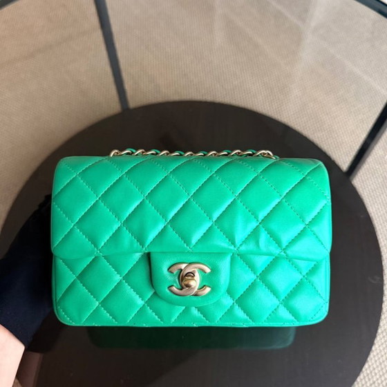 Image 1 of Chanel Classic Flap Mini - 20 cm gewatteerd lamsleer, groen, goudkleurige hardware, serie 18