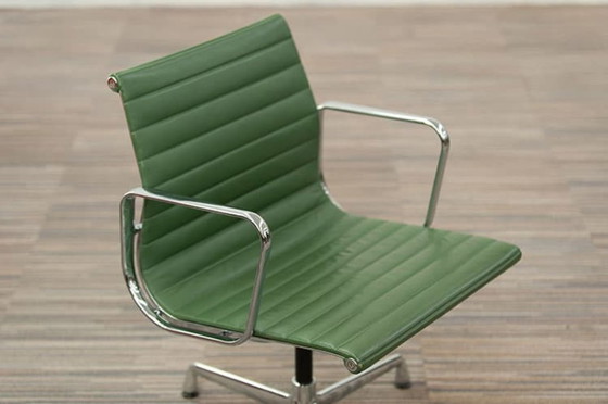 Image 1 of Vitra Ea 108 Drehstuhl