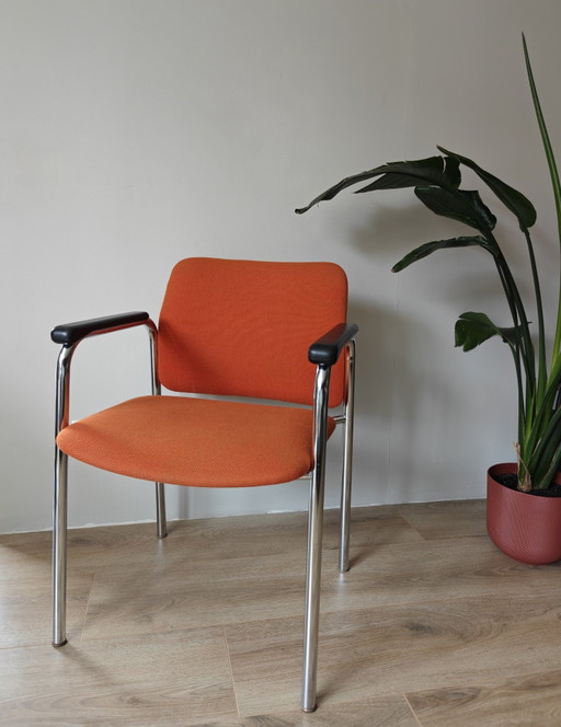 Vergaderstoel chroom & oranje stoffering