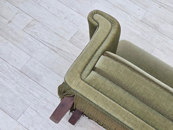 Image 1 of Deense driezitsbank uit de jaren 70, groen meubelvelours, beukenhout.