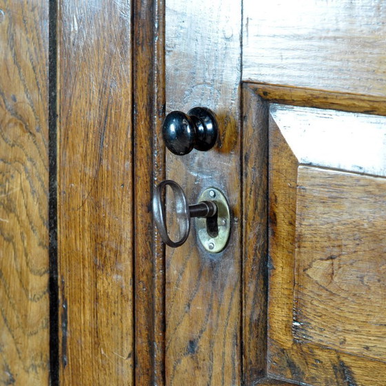 Image 1 of Eiken Tridarn-kast, circa 1710