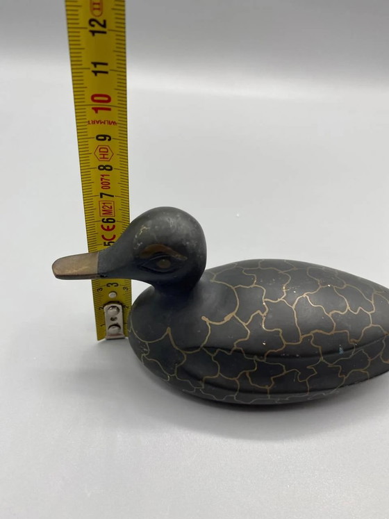 Antica scultura stilizzata di anatra in metallo patinato nero e oro. – Oggetti decorativi (photo 6 of 6)