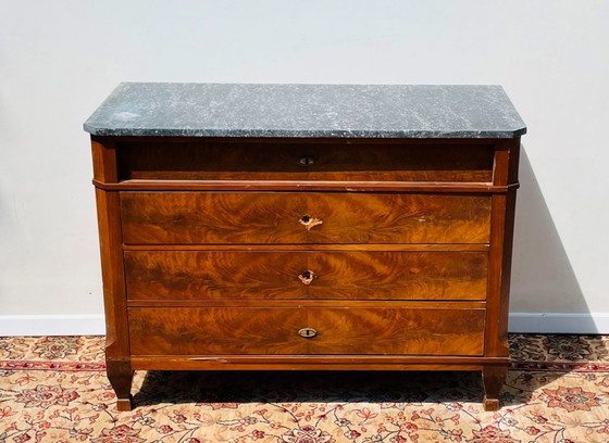 Image 1 of Oud engelse antieke ladekast. 19 eeuw.