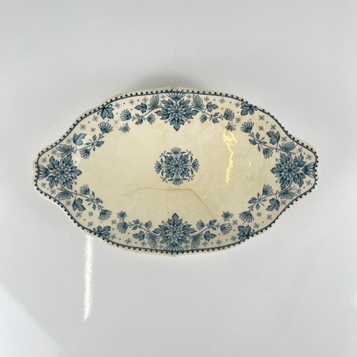Bord met "Estrées"-patroon, door U&C Sarreguemines, blauw, 1900