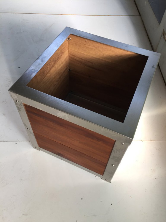 Image 1 of Lotto unico di fioriere realizzate in acciaio inossidabile e legno di teak