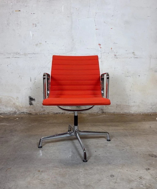 Vitra EA 108 Charles & Ray Eames Tessuto, alluminio - Arancione - Sedia operativa, sedia di design, sedia da ufficio