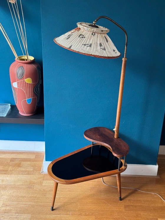 Image 1 of Lampada da terra vintage con tavolino in stile Halabala, anni '50.