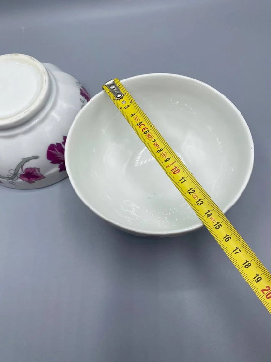 2 porseleinen kommen, versierd met wijnbladeren en druiventrossen, jaren 70 – Decoratieve objecten, Porcelain (photo 3 of 5)