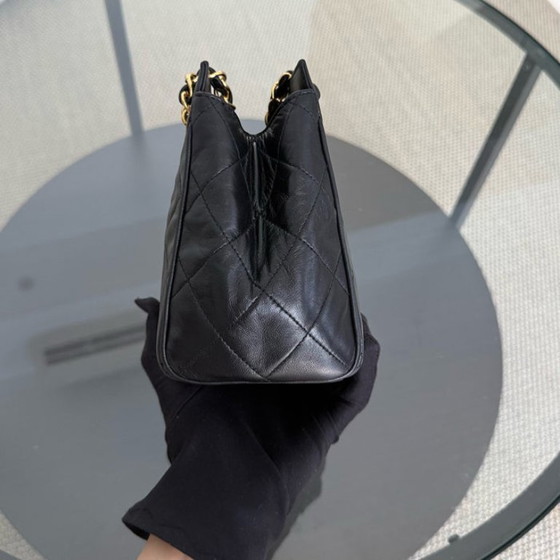 Image 1 of Chanel Clutch mit Kette – Gestepptes Lammleder, Schwarz, 24-karätige Goldbeschläge, Serie 3