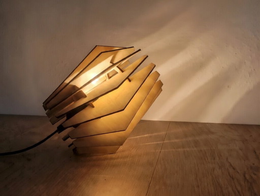 Foco de diseño de madera paramétrico