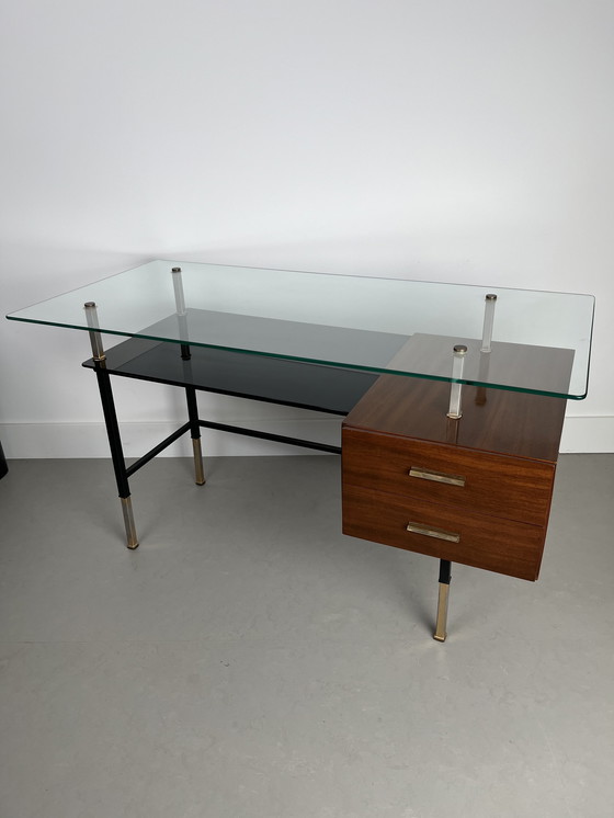 Image 1 of Italienischer Schreibtisch von 1950 aus Glas, Mahagoniholz ​​und vergoldetem Metall