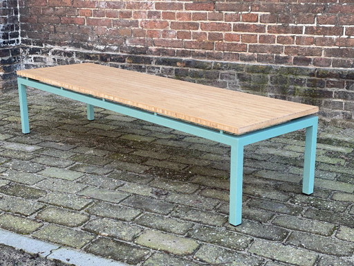 Modern bench – airy, durable and colorful
