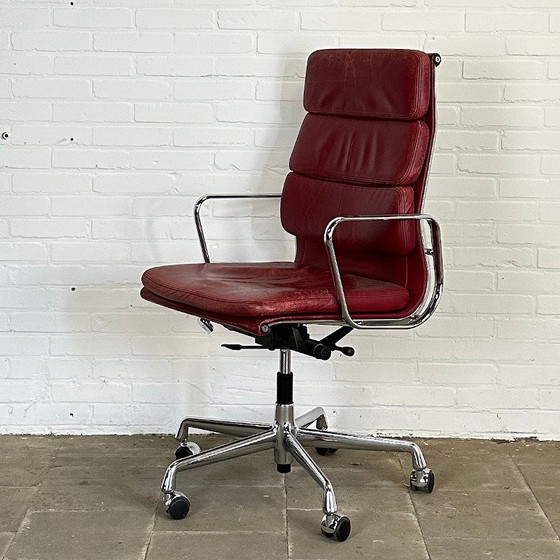 Image 1 of Vitra EA 219 Bürostuhl in rotem Leder, ikonisches Vintage Eames Design