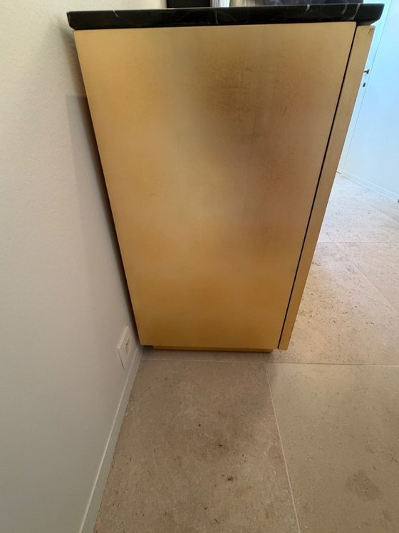 Image 1 of Cassettiera/Comò in foglia d'oro con piano in marmo Saint Laurent