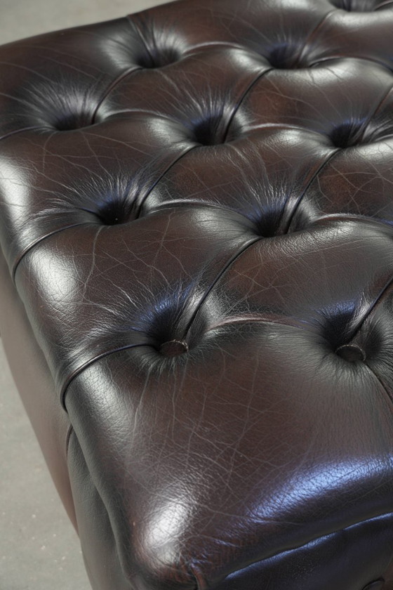 Mooie Rundleren Chesterfield Hocker Met Mooie Kleuren In Engelse Stijl – Hockers en poefs, Leather (photo 7 of 9)