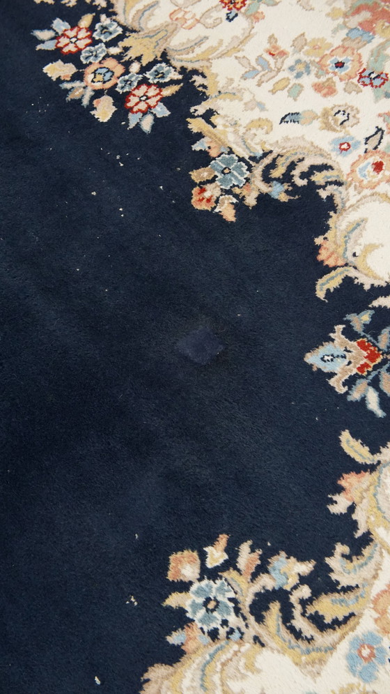 Image 1 of Groot Vintage Kirman Vloerkleed/Tapijt Met Donkerblauwe En Roze Kleuren 328x238cm