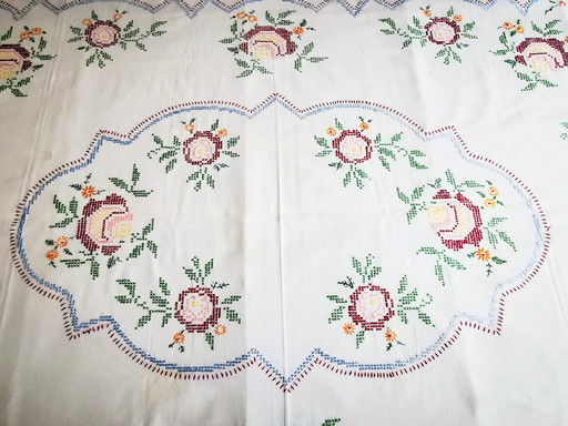 1950, Mantel bordado a mano
