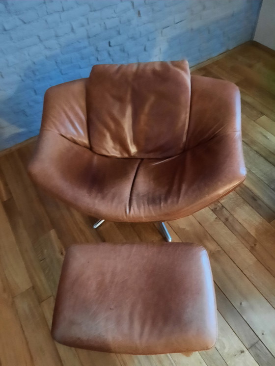 Image 1 of Label lederen fauteuil Gigi en voetenbank van Gerard van den Berg