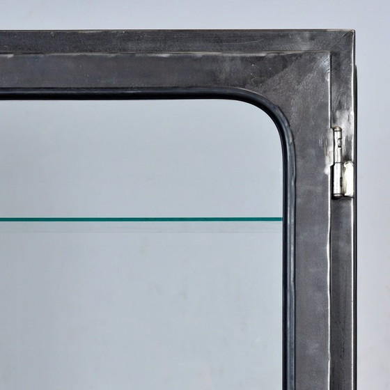 Image 1 of Armoire médicale vintage, années 1970