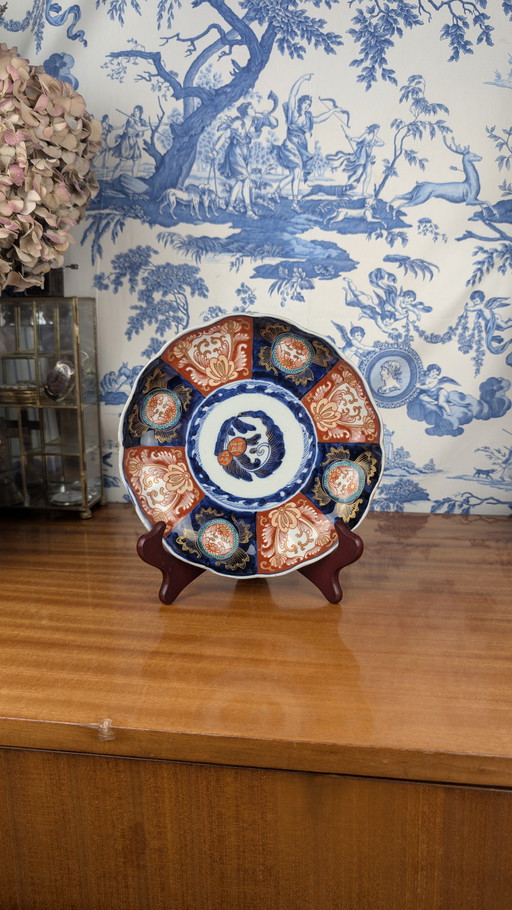 Signed Imari porcelain plate with late 19th century Japanese art nouveau decoration