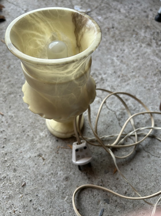 Charming Vintage Table Lamp – Marble (photo 4 of 5)