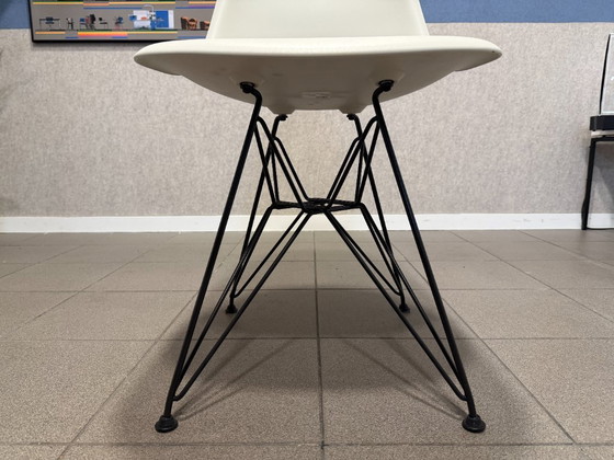 Vitra | Eames | DSR | Pebble | 2 piezas – Sillas de comedor, Metal, Plástico (photo 8 of 9)