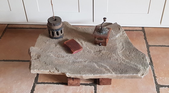 Image 1 of Mesa de centro de piedra natural