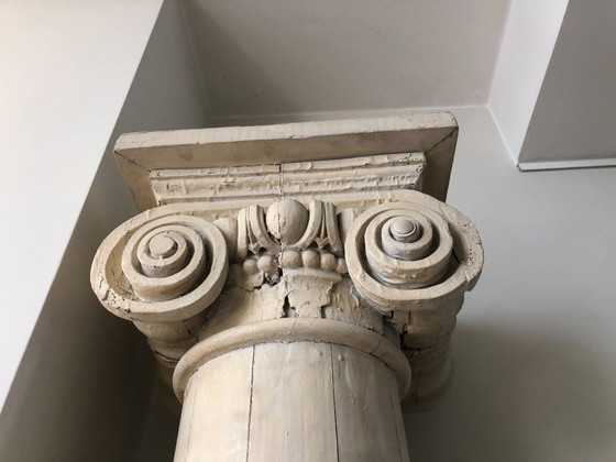 Image 1 of Dekorative, patinierte ionische Säulen aus Holz