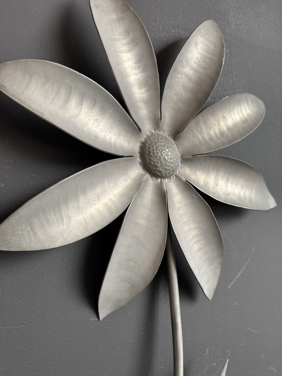 Image 1 of Fleur murale étains du Dauphin années 70