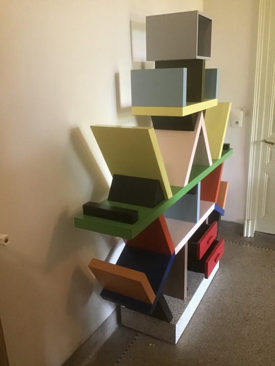 Carlton boekenkast/architectonisch object – Memphis Milano, Boekenkasten, lamine, Hout (photo 2 of 5)
