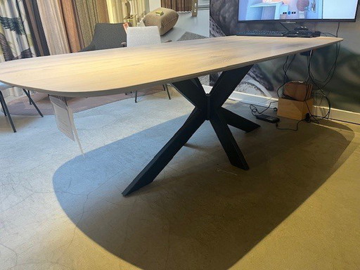 Nouvion Talud – eettafels, Wood, Modern