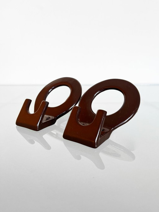 Set di due ganci da parete vintage in metallo marrone
