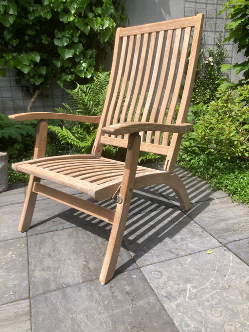 Classica poltrona da giardino inglese in teak, qualità premium di Gloster