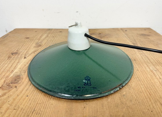 Image 1 of Lámpara colgante industrial de esmalte verde, década de 1970