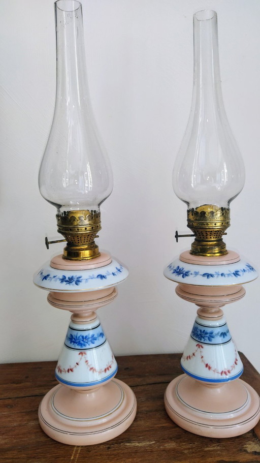 Paire lampe à pétrole opaline