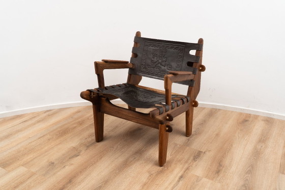Image 1 of Fauteuil lounge par Angel Pazmino