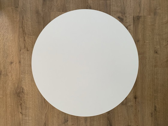 Image 1 of Mesa de centro o mesa auxiliar circular Pierre Paulin Artifort