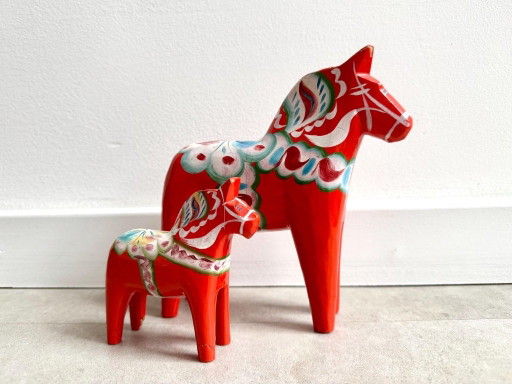 2x Chevaux de Dalécarlie suédois rouges vintage en bois – decoratieve objecten, Wood (photo 2 of 10)