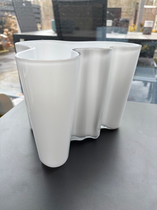 Iittala Alvar Aalto vase, opal white 16 cm