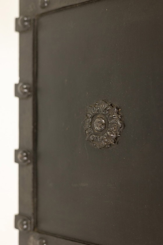 Image 1 of Bauche. Antiker kleiner Reisesafe aus Metall. Napoleon III.