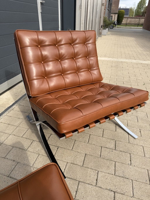 2x Knoll Barcelona relax chairs, Venezia Cognac leather in NEW CONDITION