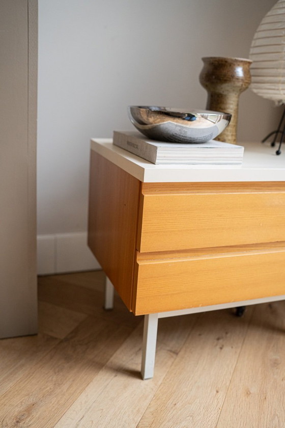 Image 1 of Set van 2 houten nachtkastjes