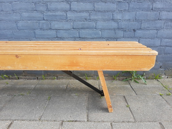 Image 1 of Wunderschöner antiker hölzerner Schulschreibtisch mit Lattenrost, 250 cm lang, Mid-Century