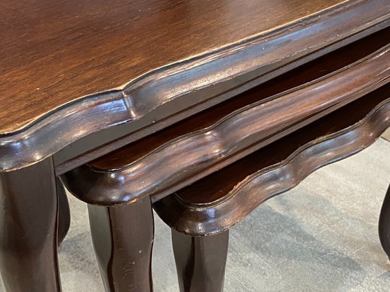 Image 1 of Ensemble de 3 tables basses gigognes rustiques style Louis XV 1950