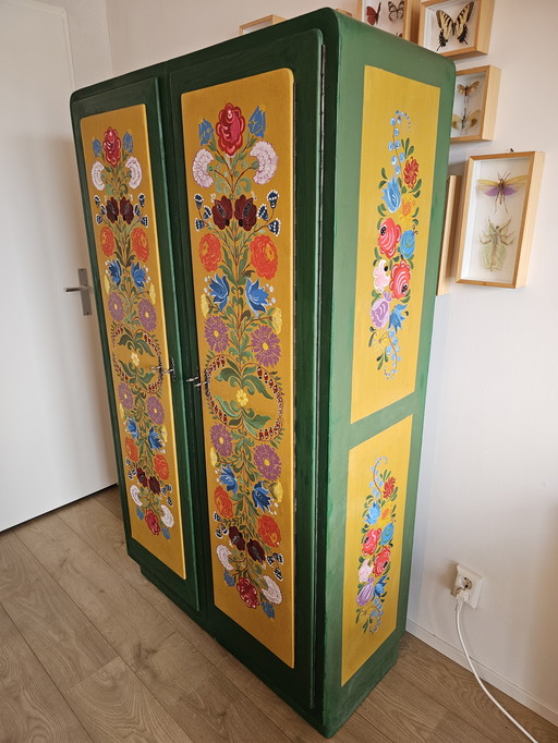 Antieke Gruco kast - deur in deur, deelbaar in 2, handbeschilderd met bloemen