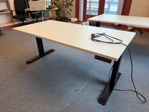 Two sit-stand desks, electrically adjustable, 2-motor, Bosch